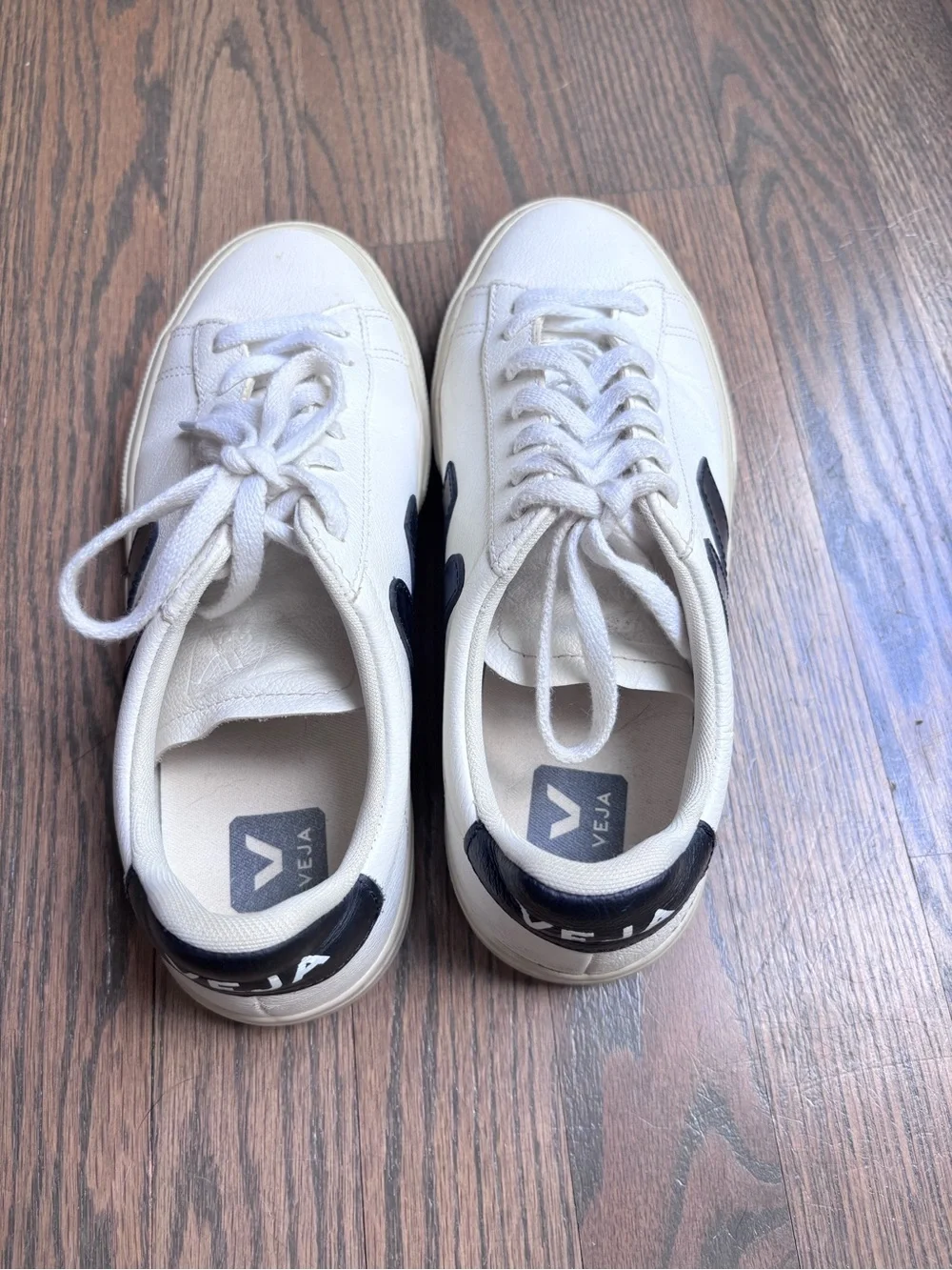 Veja classic leather